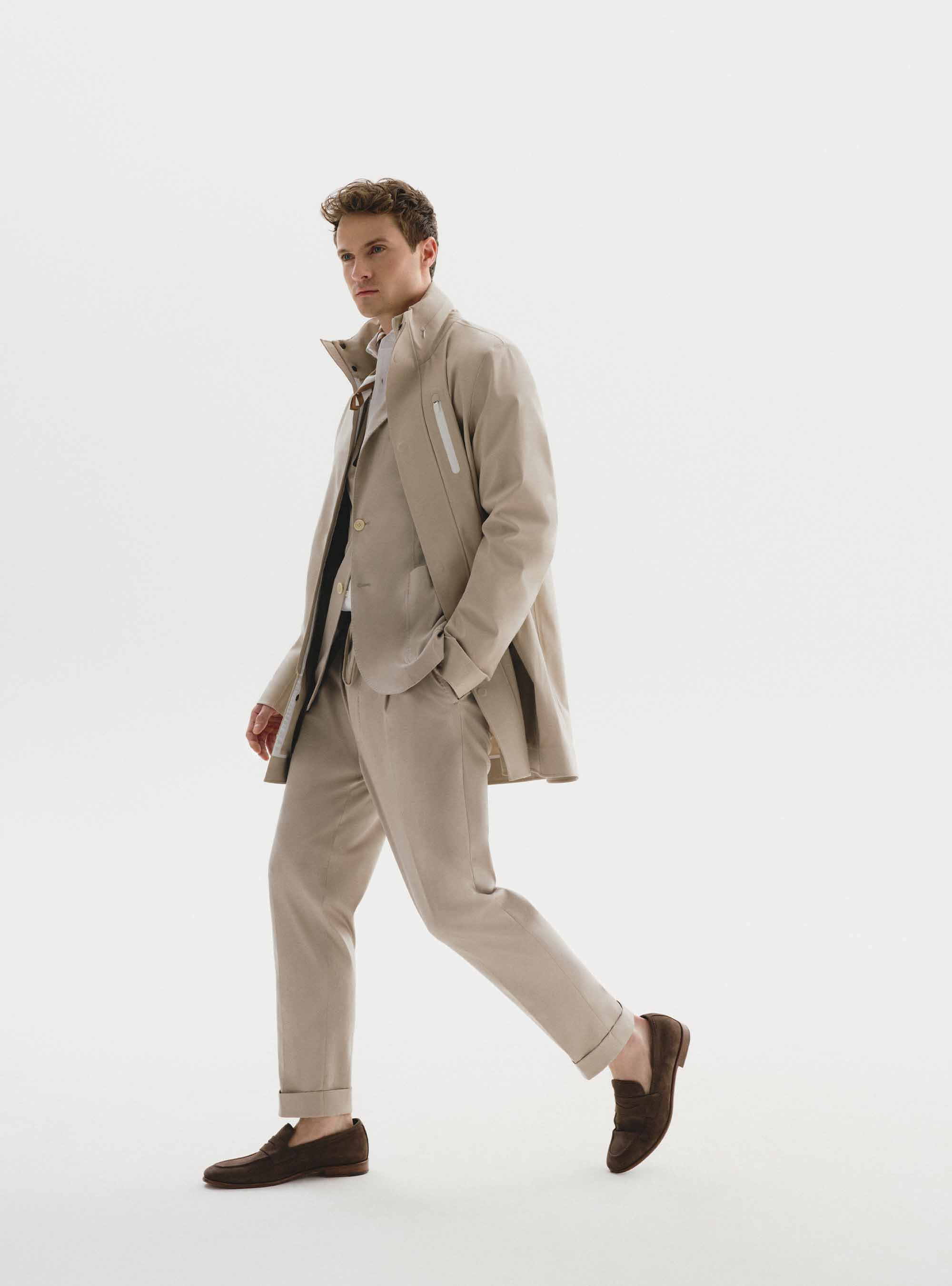 Urban elegance in motion, 